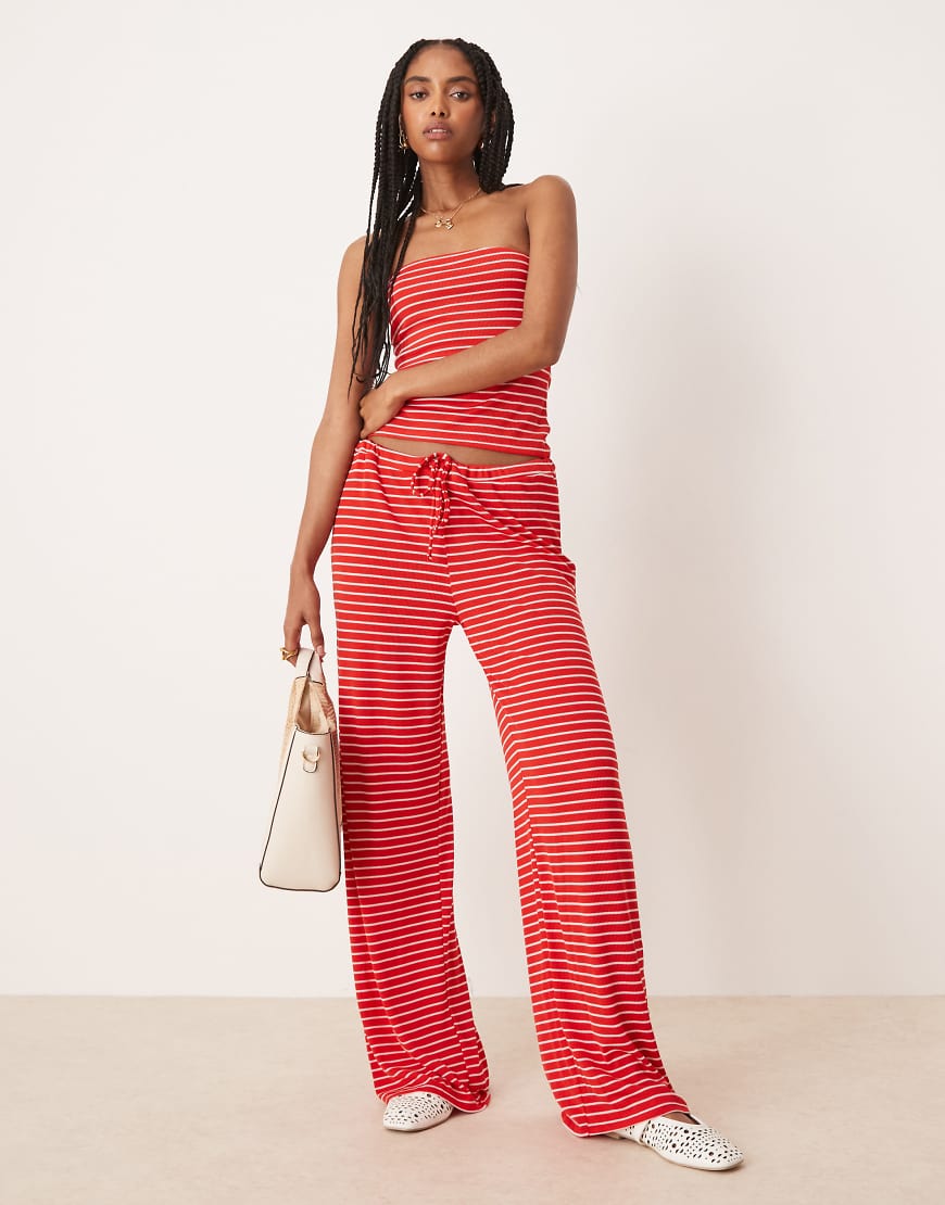 ASOS DESIGN - Rot gestreifte Hose mit weitem Schnitt und Bindegürtel vorne, Kombiteil von ASOS DESIGN