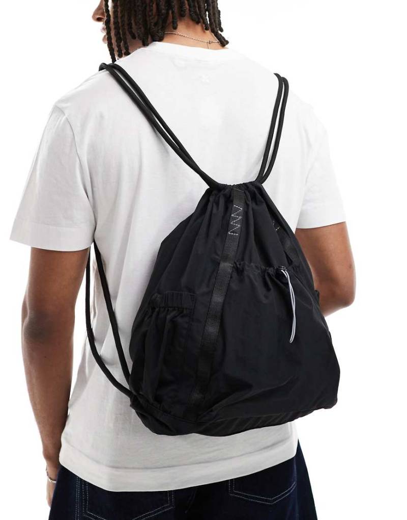 ASOS DESIGN - Rucksack in Schwarz mit Tunnelzug von ASOS DESIGN