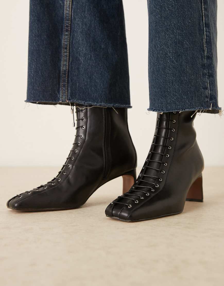 ASOS DESIGN - Rue - Geschnürte Ankle-Boots in Schwarz mit Absatz von ASOS DESIGN