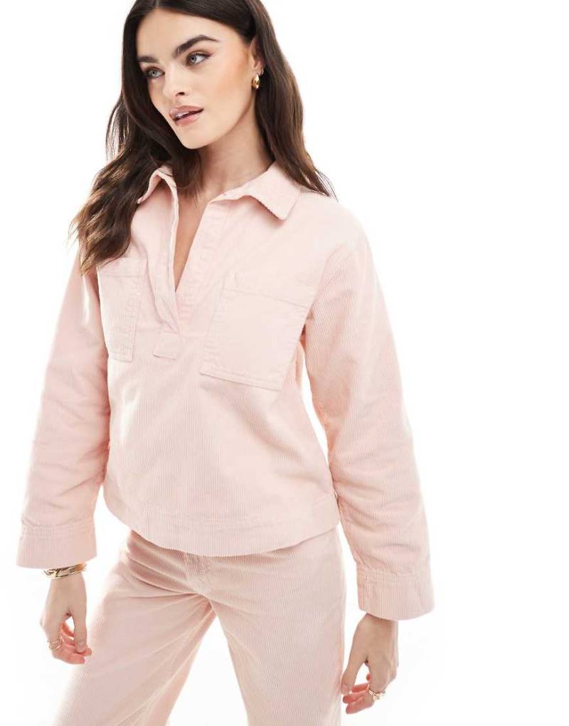 ASOS DESIGN - Rugby-Hemd aus Denim Cord in Rosa-Braun ASOS DESIGN - Rugby-Hemd aus Denim Cord in Rosa-Braun von ASOS DESIGN