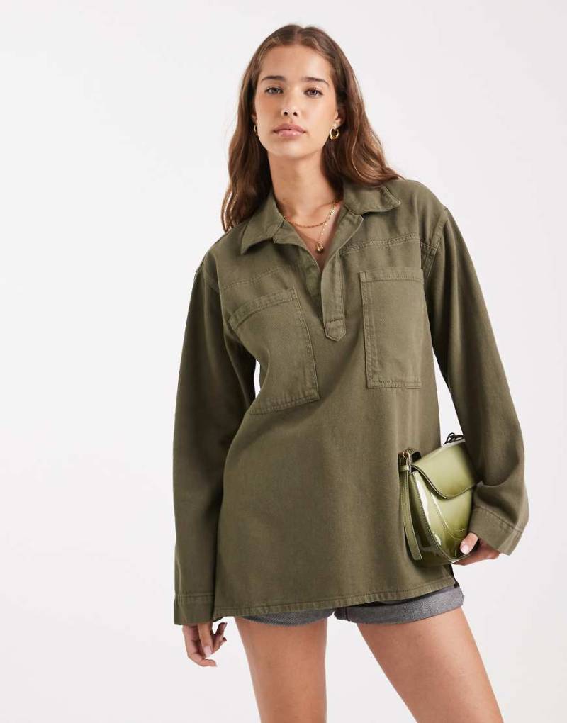 ASOS DESIGN - Rugby-Oberteil aus Denim in Khaki-Grün von ASOS DESIGN