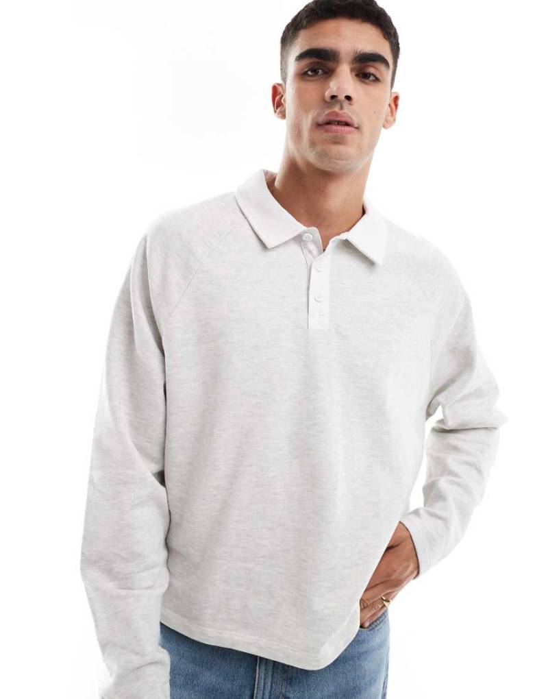 ASOS DESIGN - Rugby-Polo-Sweatshirt in Eisgrau meliert mit Raglanärmeln-Weiß von ASOS DESIGN