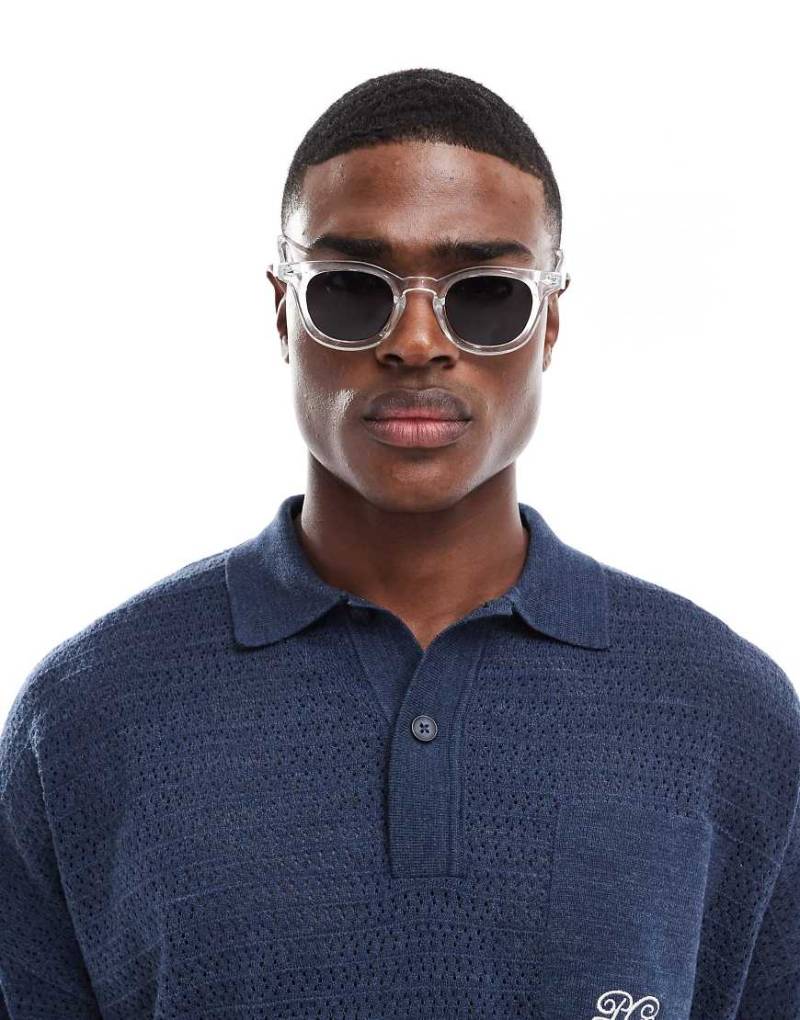 ASOS DESIGN - Runde Sonnenbrille mit transparentem Gestell und getönten Gläsern von ASOS DESIGN