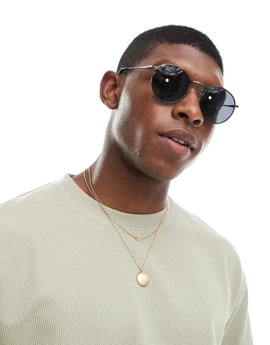 ASOS DESIGN - Runde Metall-Sonnenbrille im Stil der 90er in Stahlgrau mit getönten Gläsern ASOS DESIGN - Runde Metall-Sonnenbrille im Stil der 90er in Stahlgrau mit getönten Gläsern von ASOS DESIGN