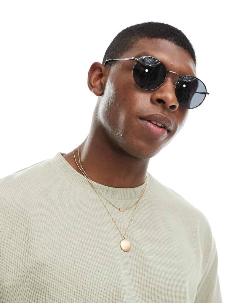 ASOS DESIGN - Runde 90er-Sonnenbrille mit Metallgestell in Graphit und getönten Gläsern-Grau von ASOS DESIGN