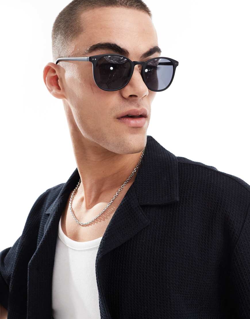 ASOS DESIGN - Runde Retro-Sonnenbrille in Mattschwarz mit getönten Gläsern von ASOS DESIGN