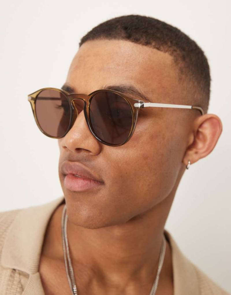 ASOS DESIGN - Runde Sonnenbrille mit khakifarbenen Gläsern und Gestell-Grün von ASOS DESIGN