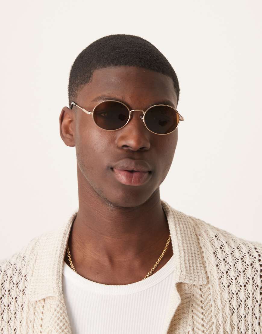 ASOS DESIGN - Runde Sonnenbrille mit braunen Gläsern und goldenem Metallgestell-Goldfarben von ASOS DESIGN
