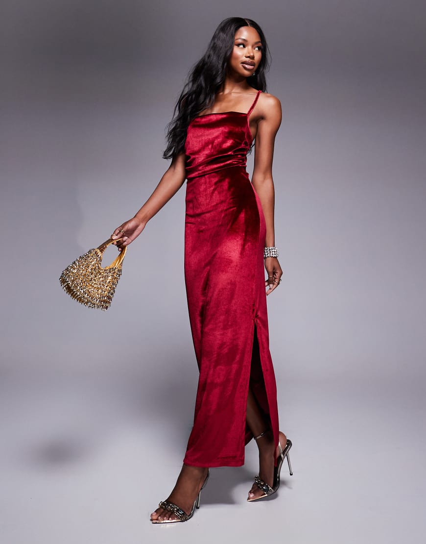 ASOS DESIGN - Samt-Maxikleid in Pflaume mit geraffter Seite-Rot ASOS DESIGN - Samt-Maxikleid in Pflaume mit geraffter Seite-Rot von ASOS DESIGN
