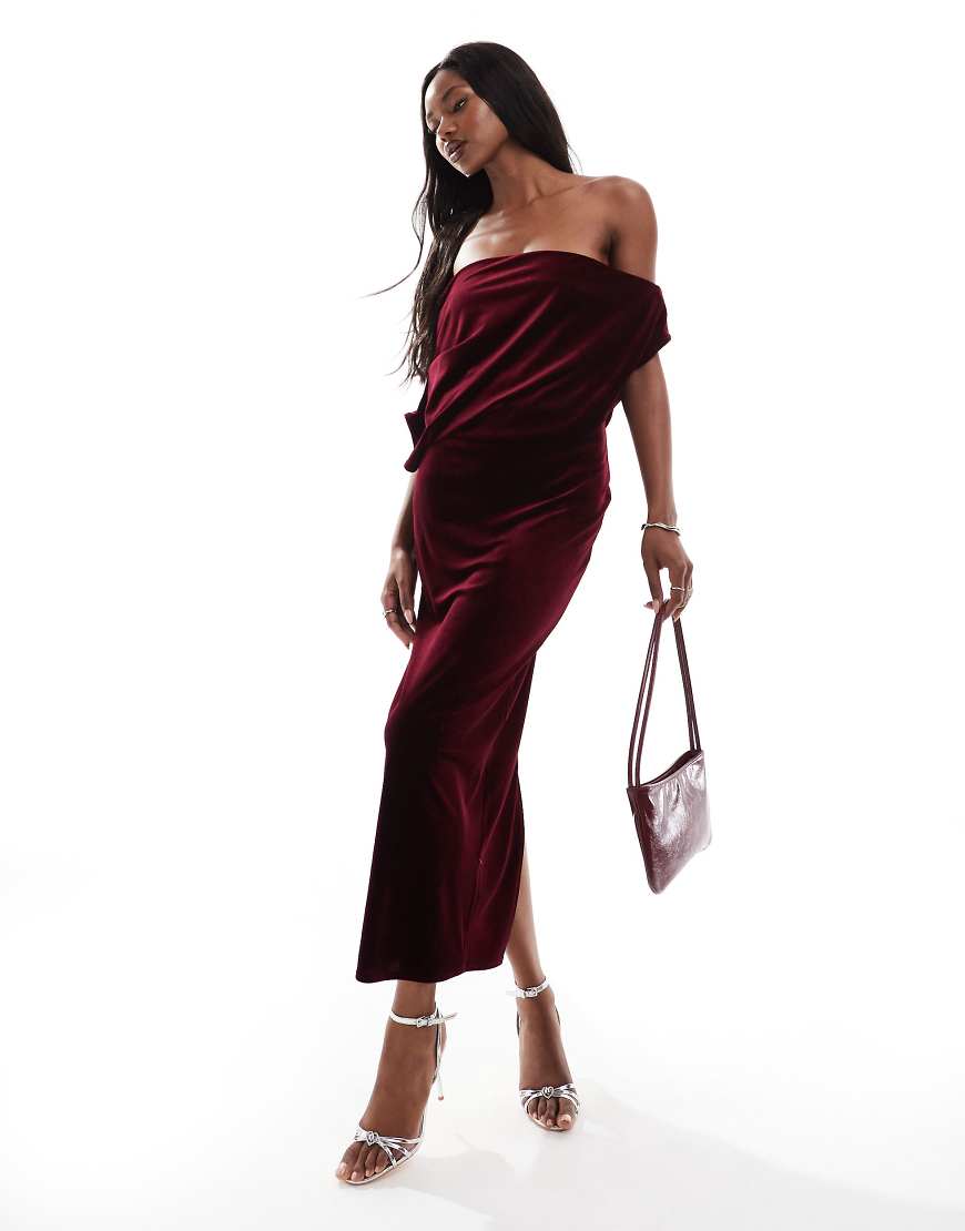 ASOS DESIGN - Samt-Midikleid in Burgunderrot mit auffälligem Ausschnitt ASOS DESIGN - Samt-Midikleid in Burgunderrot mit auffälligem Ausschnitt von ASOS DESIGN