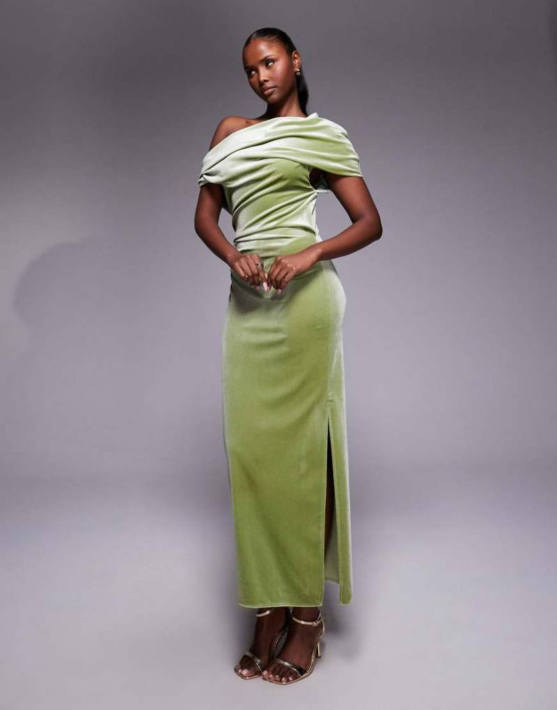 ASOS DESIGN - Samt-Midikleid in Grün mit abfallender Schulterpartie von ASOS DESIGN