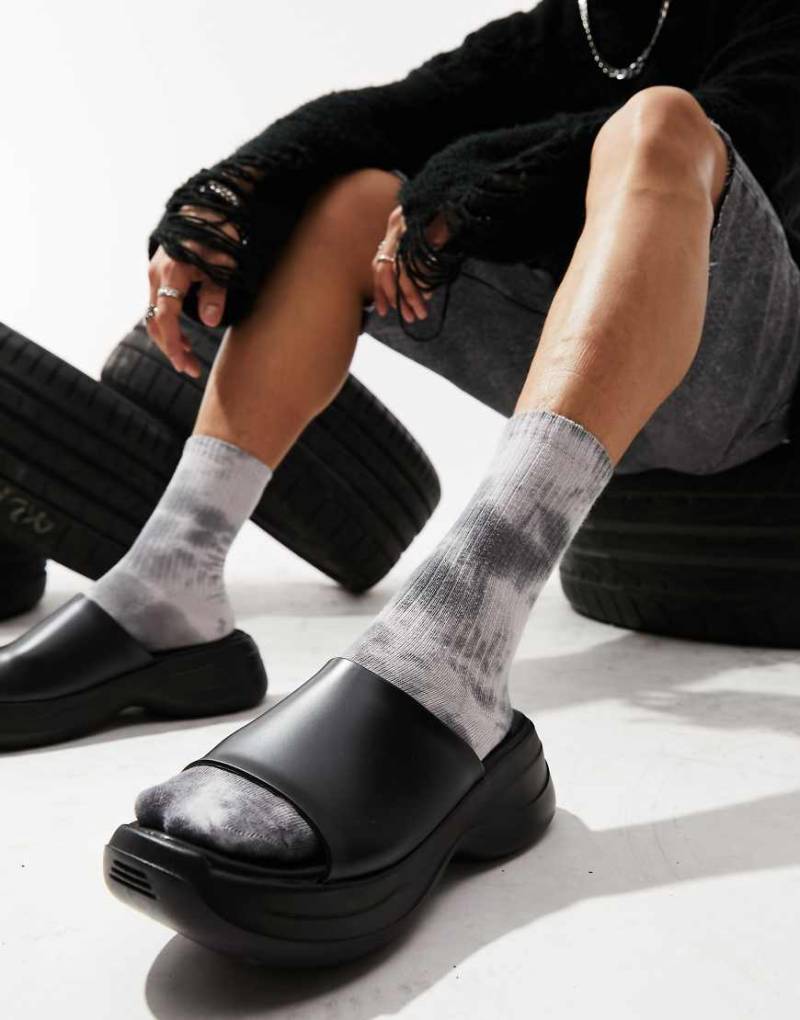 ASOS DESIGN - Sandalen in Schwarz mit dicker Sohle von ASOS DESIGN