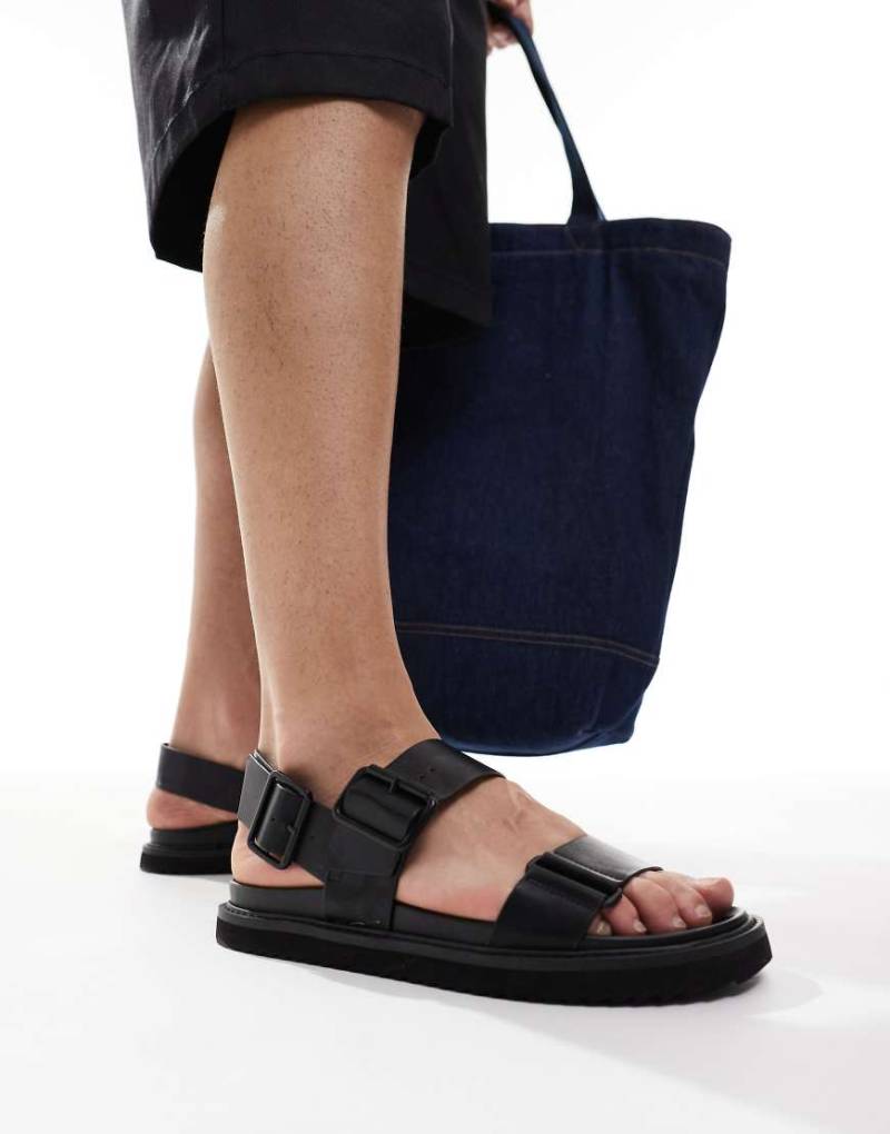 ASOS DESIGN - Sandalen in Schwarz mit zwei Riemen von ASOS DESIGN