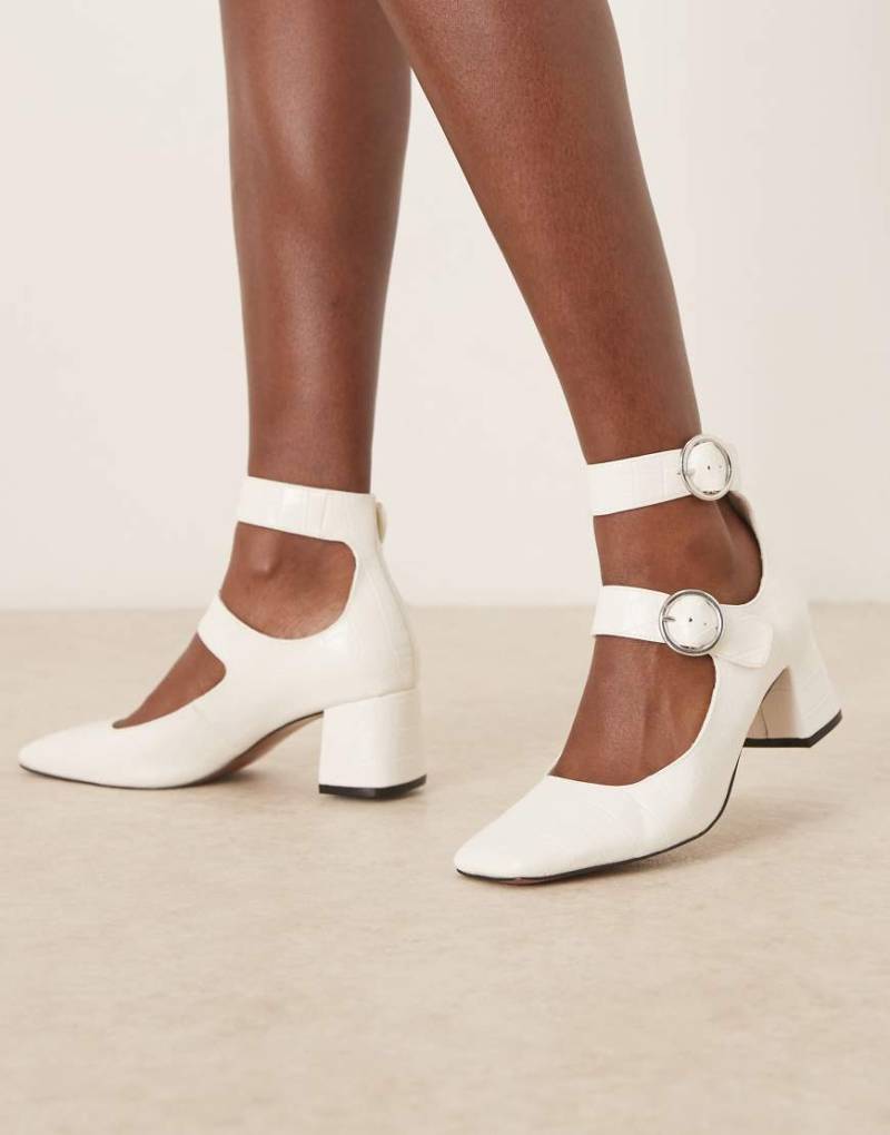 ASOS DESIGN - Sasha - Schuhe in Kroko-Wollweiß mit zwei Riemen mit Schnallen und mittelhohem Blockabsatz von ASOS DESIGN