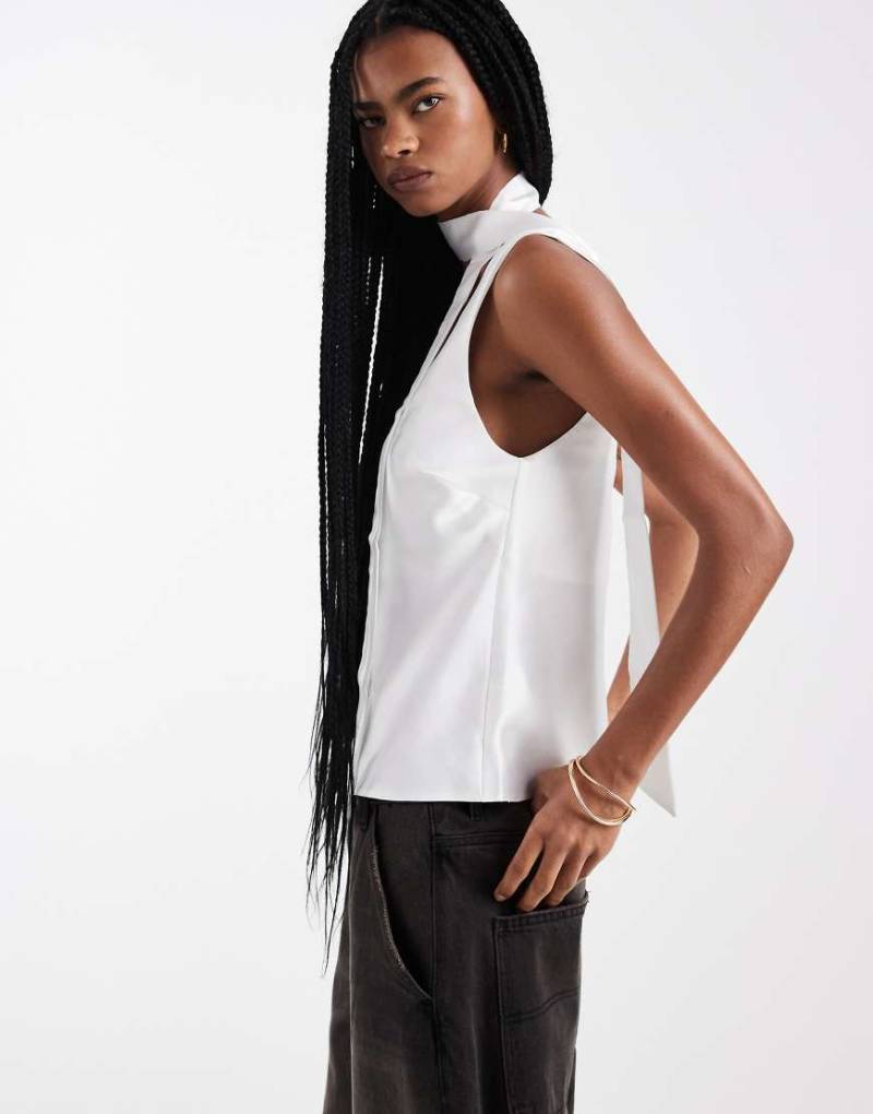 ASOS DESIGN - Satin-Camisole in Elfenbein mit Schal-Weiß von ASOS DESIGN
