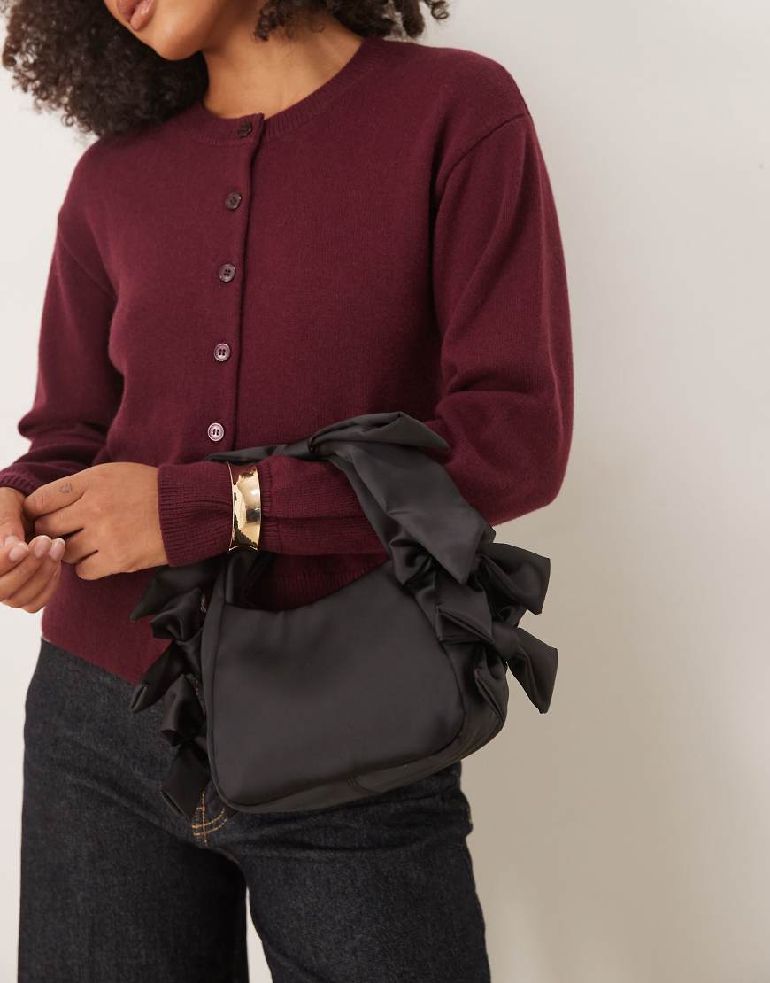 ASOS DESIGN - Satin-Clutch in Schwarz mit Henkel und Schleifendetail-Rot von ASOS DESIGN