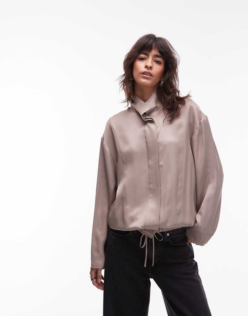 ASOS DESIGN - Satin-Hemd in Mokkabraun mit Trichterkragen, Kombiteil-Brown ASOS DESIGN - Satin-Hemd in Mokkabraun mit Trichterkragen, Kombiteil-Brown von ASOS DESIGN