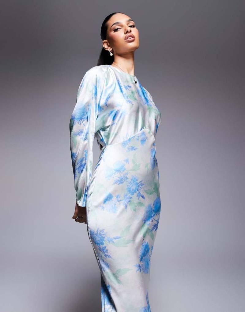 ASOS DESIGN - Satin-Maxikleid in Elfenbeinweiß mit Fledermausärmeln und Blumenmuster von ASOS DESIGN