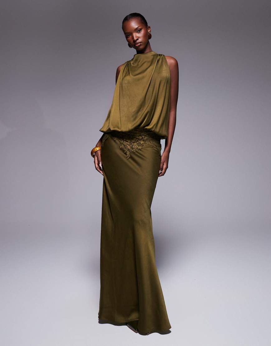 ASOS DESIGN - Satin-Maxikleid in Khaki mit Blouson-Oberteil und Spitzenapplikation-Grün von ASOS DESIGN