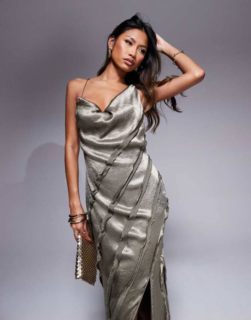 ASOS DESIGN - Satin-Maxikleid in Nerzbraun mit Wasserfallausschnitt und Bahnen-Design-Neutral von ASOS DESIGN