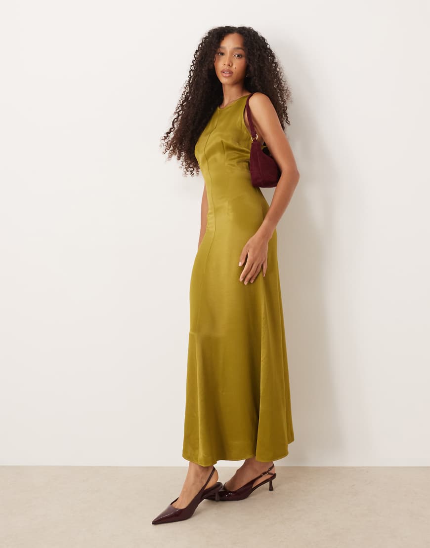 ASOS DESIGN - Satin-Maxikleid in Oliv mit Ringerrücken-Grün von ASOS DESIGN