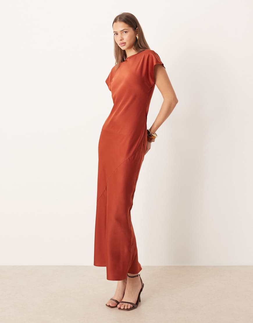 ASOS DESIGN - Satin-Maxikleid in Rostrot mit Flügelärmeln und Nahtdetail-Brown von ASOS DESIGN
