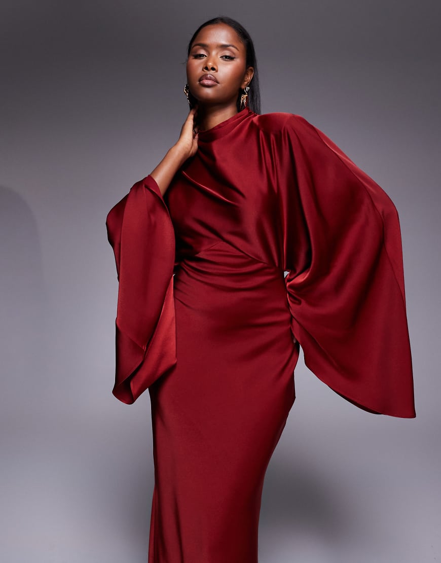 ASOS DESIGN - Satin-Maxikleid in Rot mit Stehkragen und akzentuierten Ärmeln von ASOS DESIGN