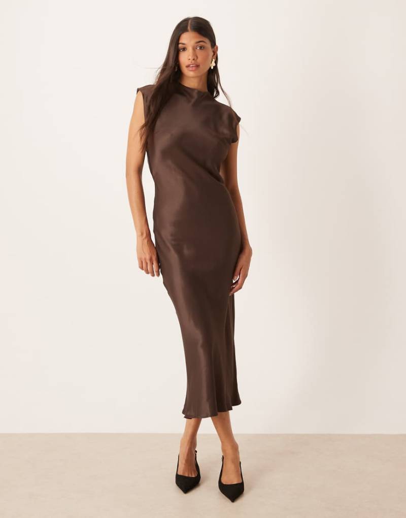 ASOS DESIGN - Satin-Maxikleid in Schokobraun mit Rückenausschnitt und Flügelärmeln-Brown von ASOS DESIGN