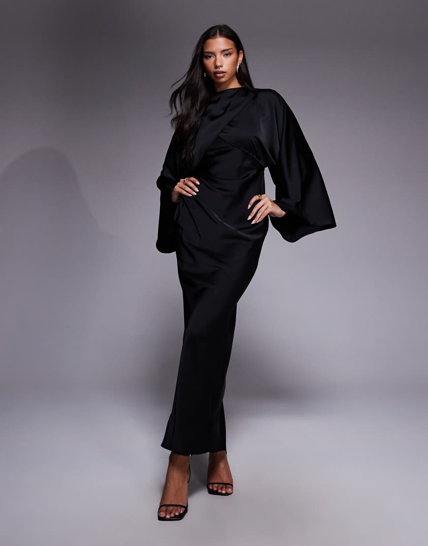 ASOS DESIGN - Satin-Maxikleid in Schwarz mit Wickeldesign vorne, Fledermausärmeln und Schrägschnitt von ASOS DESIGN