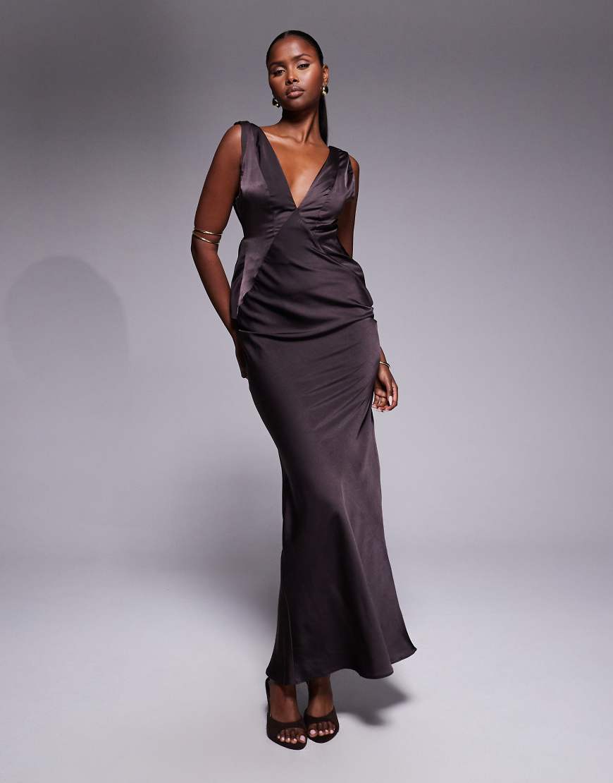ASOS DESIGN - Satin-Maxikleid in dunklem Schokobraun mit tiefem Ausschnitt, geknoteten Trägern und tiefem Wasserfallausschnitt am Rücken-Brown von ASOS DESIGN