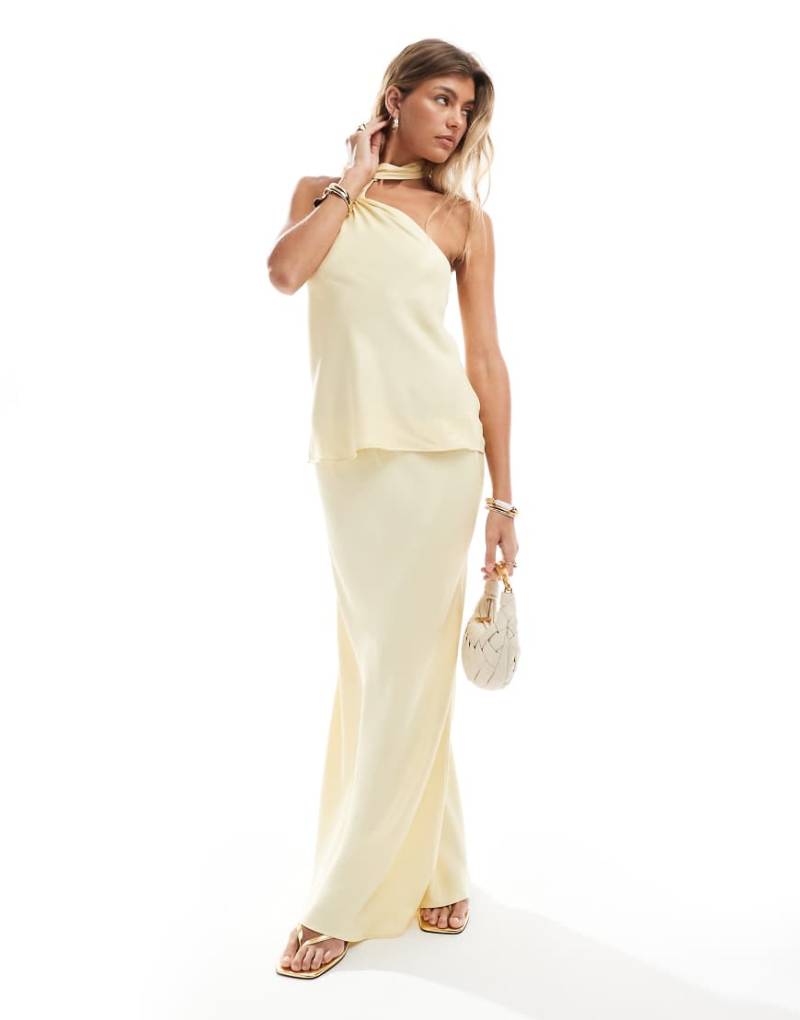 ASOS DESIGN - Satin-Maxirock in Buttermilchgelb mit Schrägschnitt, Kombiteil von ASOS DESIGN