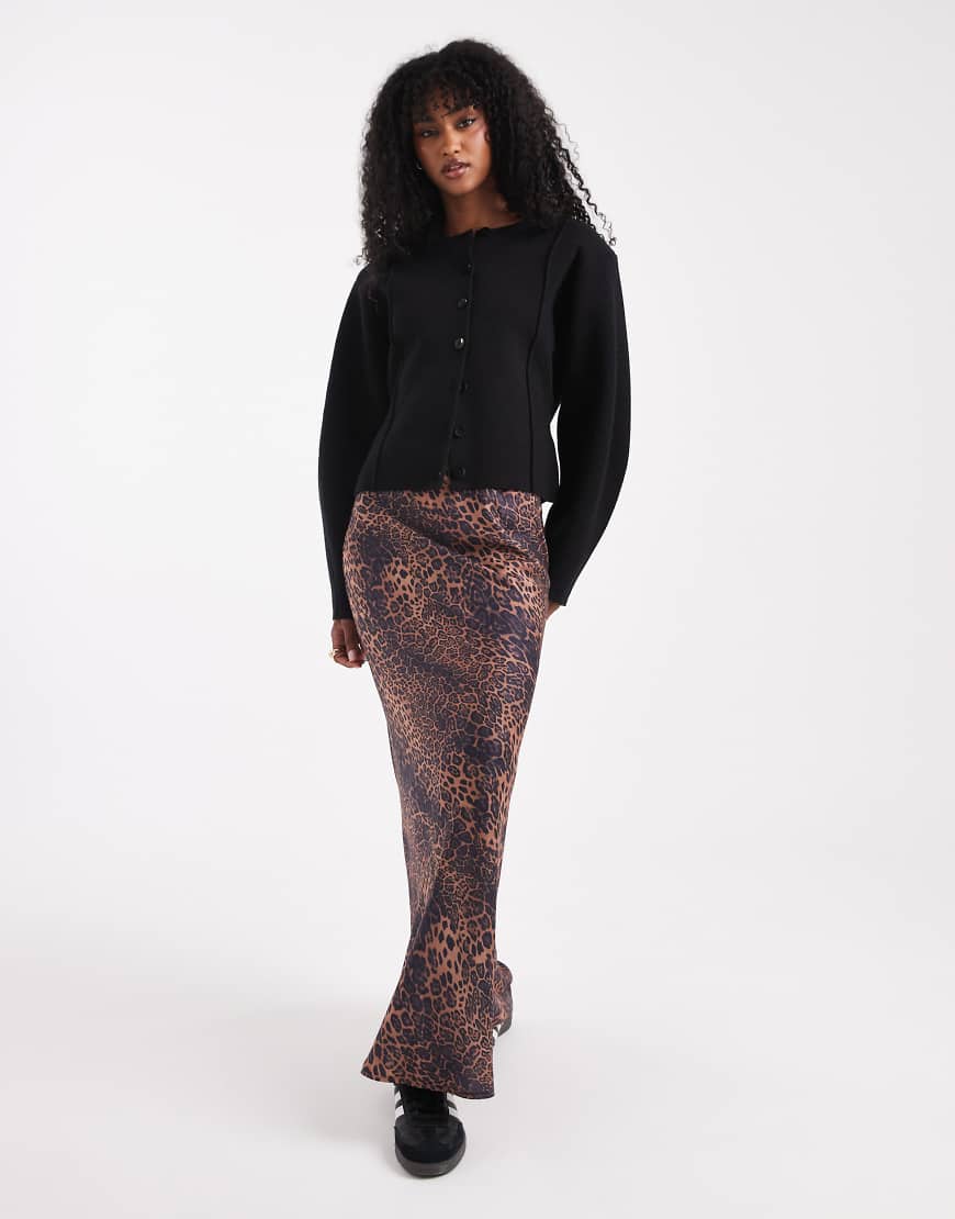 ASOS DESIGN - Satin-Maxirock mit Bias-Cut und Animalprint-Bunt von ASOS DESIGN