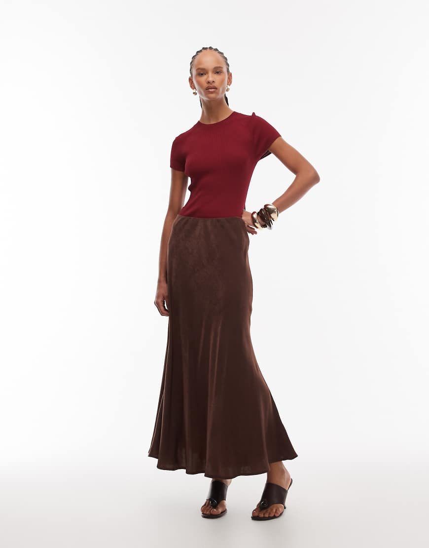 ASOS DESIGN - Satin-Maxirock mit Schwalbenschwanzsaum in Braun-Schwarz von ASOS DESIGN