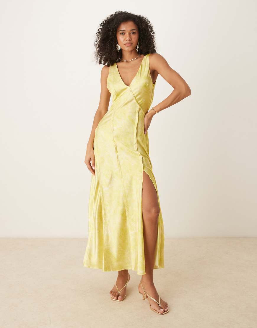 ASOS DESIGN - Satin-Midikleid mit verschwommenem Zitronenprint in Gelb und überkreuzten Rückenträgern-Bunt ASOS DESIGN - Satin-Midikleid mit verschwommenem Zitronenprint in Gelb und überkreuzten Rückenträgern-Bunt von ASOS DESIGN