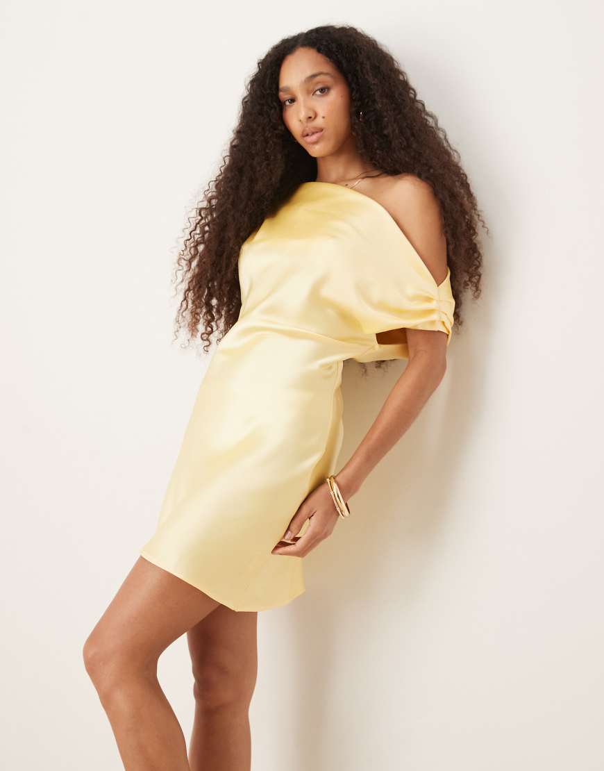 ASOS DESIGN - Satin-Minikleid in Buttermilchgelb mit drapiertem One-Shoulder-Träger ASOS DESIGN - Satin-Minikleid in Buttermilchgelb mit drapiertem One-Shoulder-Träger von ASOS DESIGN