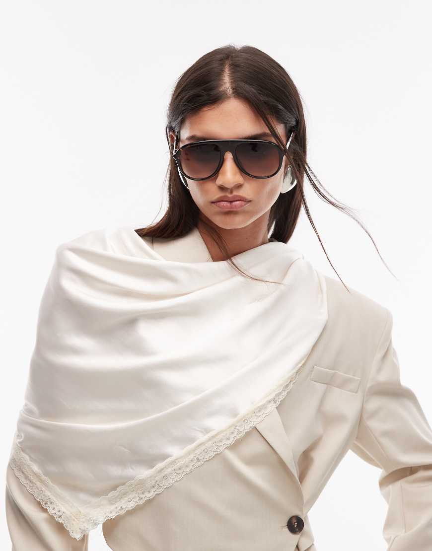 ASOS DESIGN - Satin-Schal in Ecru mit Spitzenborte-Weiß von ASOS DESIGN
