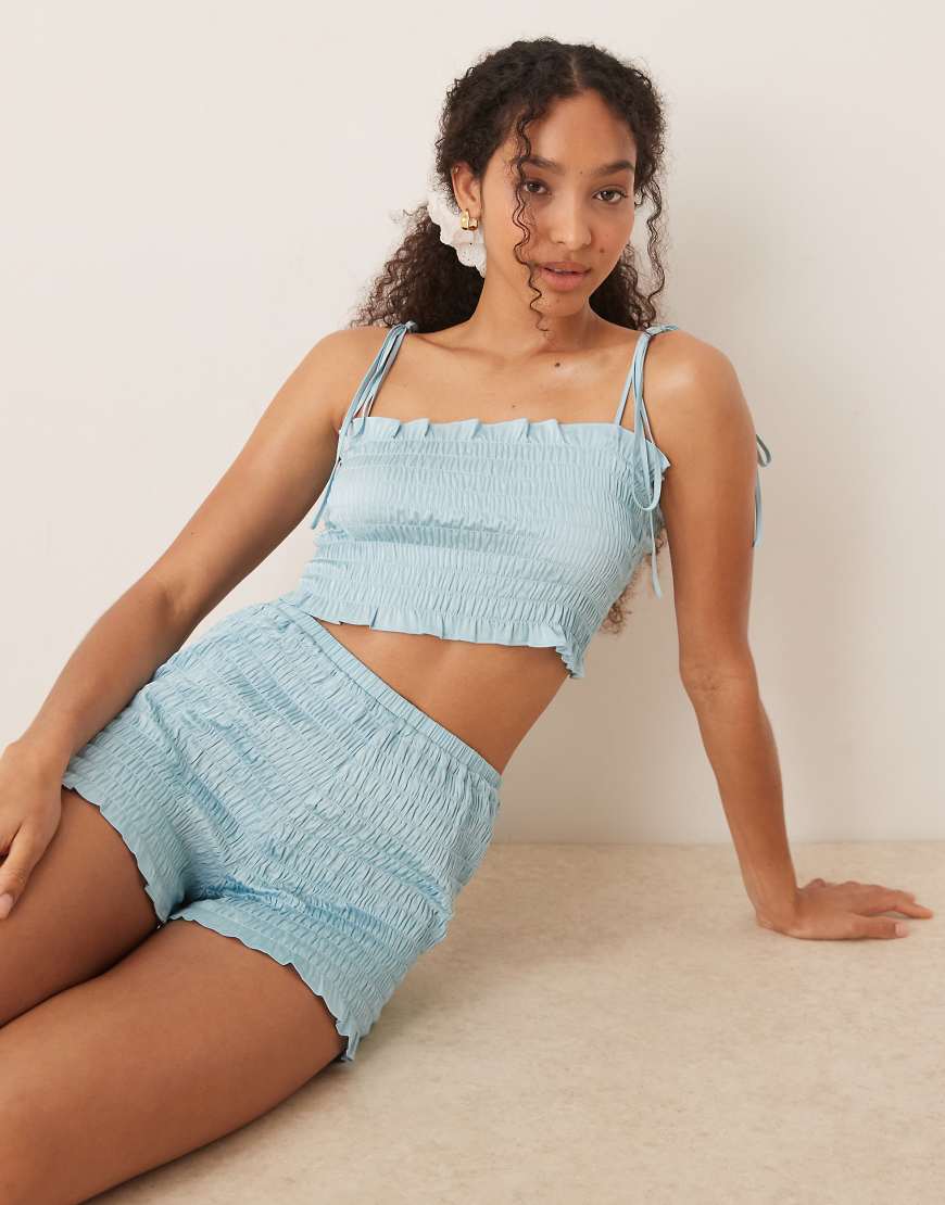 ASOS DESIGN - Satin-Set aus Cropped-Trägertop und Shorts in Aqua-Blau mit Strukturmuster ASOS DESIGN - Satin-Set aus Cropped-Trägertop und Shorts in Aqua-Blau mit Strukturmuster von ASOS DESIGN