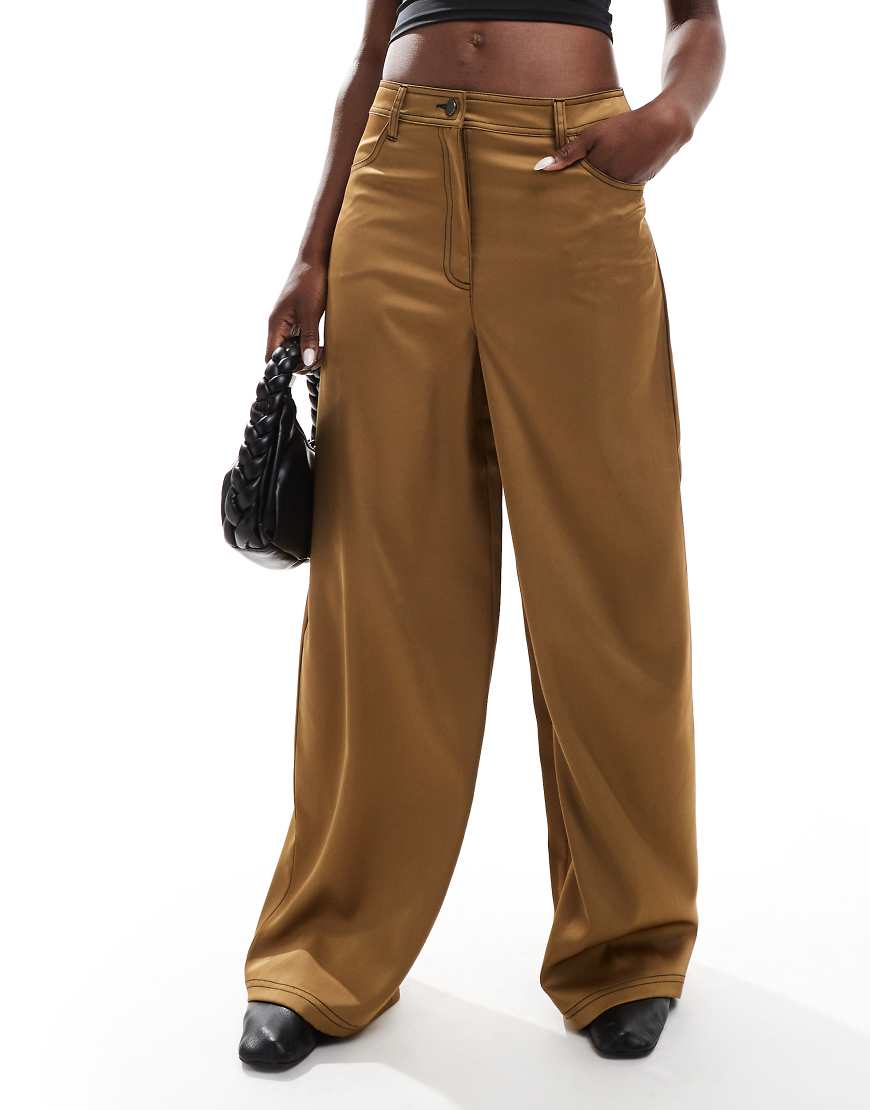 ASOS DESIGN - Satinhose in Gold mit Kontrastnaht und weitem Bein-Goldfarben von ASOS DESIGN
