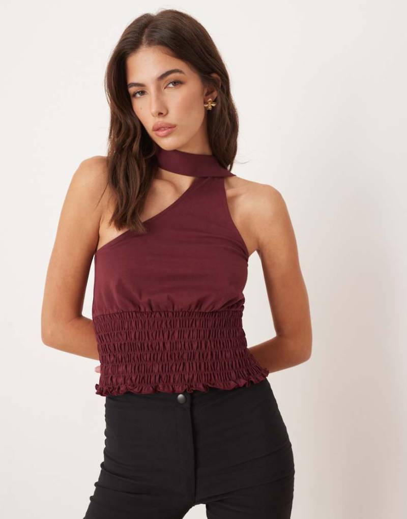 ASOS DESIGN - Schal-Oberteil in Burgunderrot mit One-Shoulder-Träger und gesmokter Taille von ASOS DESIGN