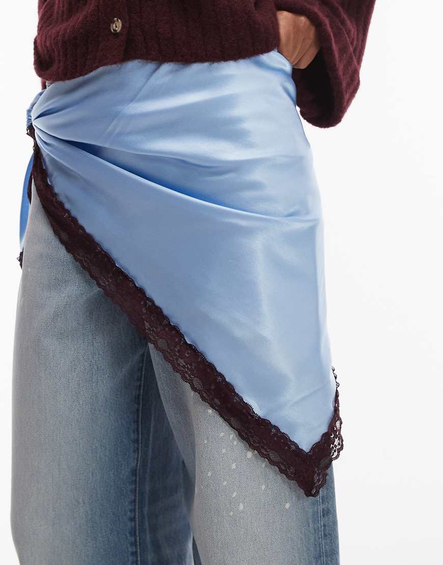 ASOS DESIGN - Schal aus Satin in Schwarz mit Spitzenborte-Blau von ASOS DESIGN