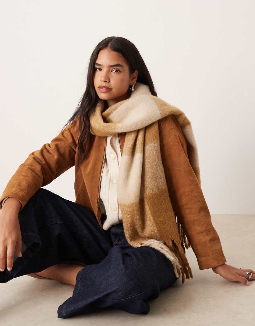 ASOS DESIGN - Schal aus Webstoff mit großem Karomuster in neutraler Farbe und Fransen-Bunt von ASOS DESIGN
