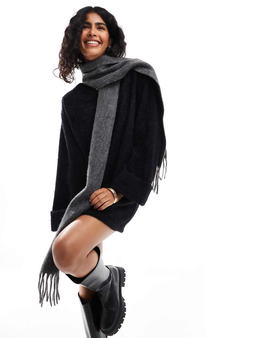 ASOS DESIGN - Schal aus Wollmix in Anthrazit mit Fransen-Grau ASOS DESIGN - Schal aus Wollmix in Anthrazit mit Fransen-Grau von ASOS DESIGN