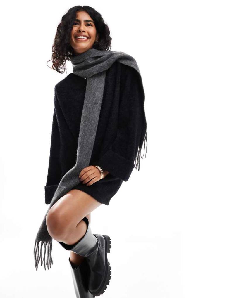 ASOS DESIGN - Schal aus Wollmix in Anthrazit mit Fransen-Grau von ASOS DESIGN