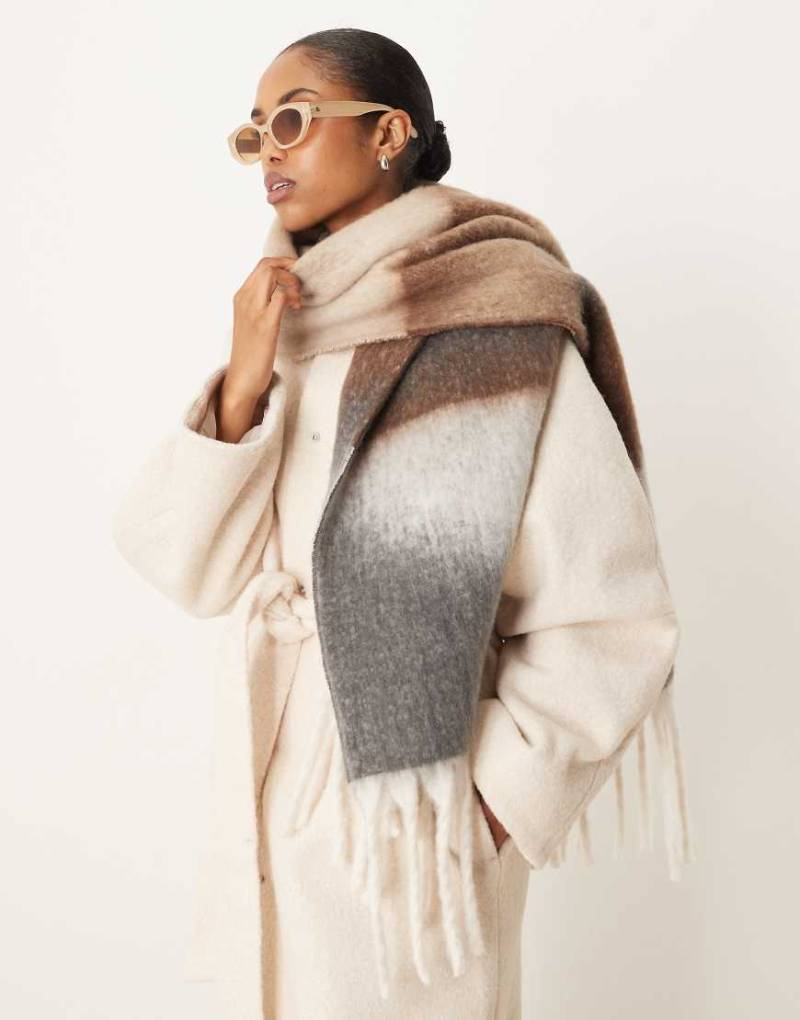 ASOS DESIGN - Schal aus angerautem Gewebe in neutralem Farbton mit Streifenmuster-Bunt von ASOS DESIGN
