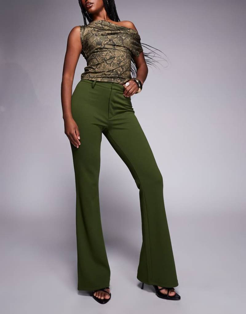 ASOS DESIGN - Schlaghose aus Jersey-Twill in Grün mit schmalem Schnitt von ASOS DESIGN