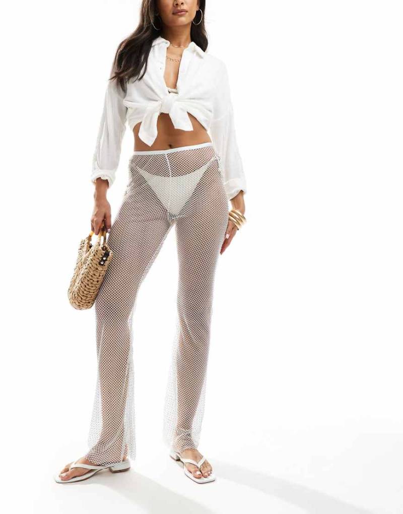 ASOS DESIGN - Schlaghose aus grobem Netzgewebe in Weiß mit Strassbesatz von ASOS DESIGN