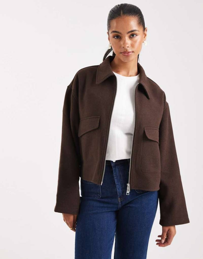 ASOS DESIGN - Schlichte, elegante Bomberjacke in Schokobraun-Brown von ASOS DESIGN