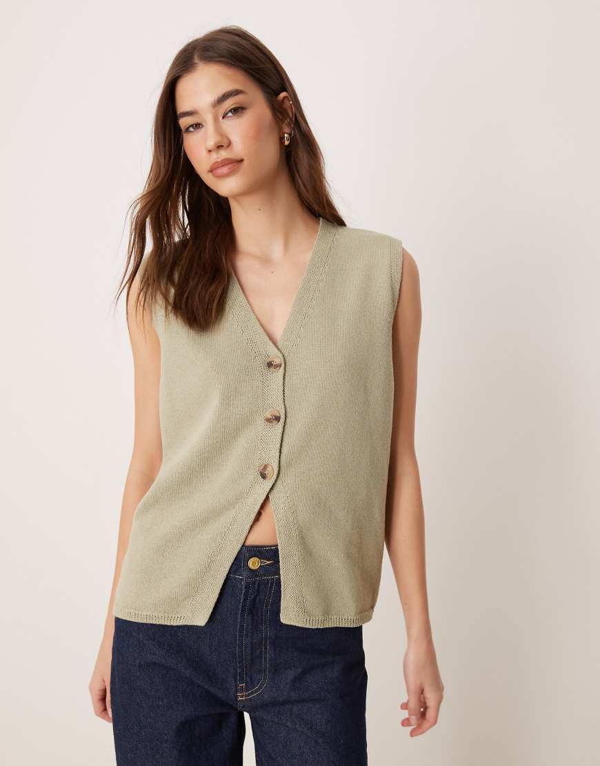 ASOS DESIGN - Schlichte, locker geschnittene Strick-Weste in Khaki-Grün ASOS DESIGN - Schlichte, locker geschnittene Strick-Weste in Khaki-Grün von ASOS DESIGN