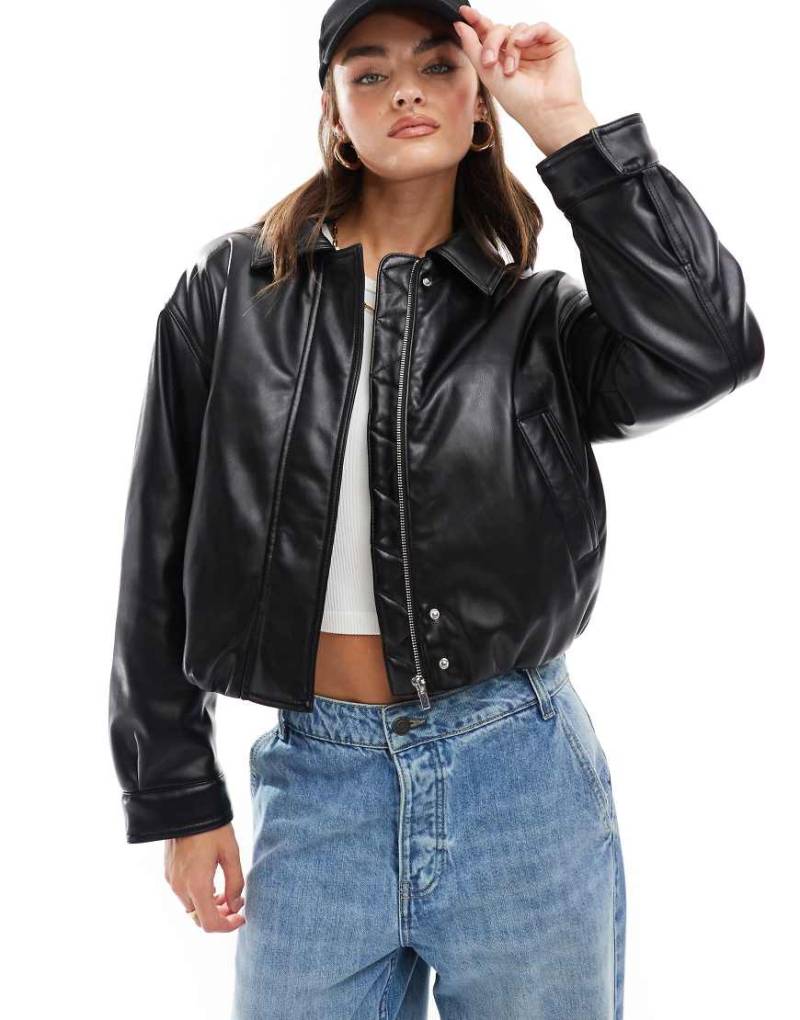 ASOS DESIGN - Schlichte Bomberjacke in Schwarz in Lederoptik von ASOS DESIGN