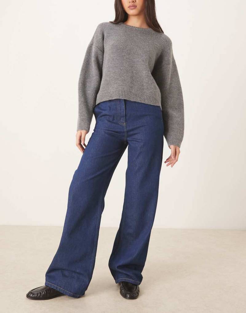 ASOS DESIGN - Schlichte Jeans in Indigoblau mit niedrigem Bund von ASOS DESIGN